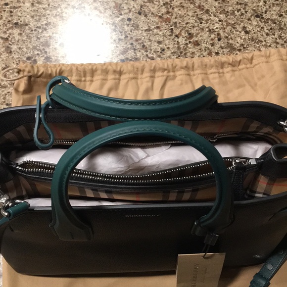 Sold NWT Burberry Medium Banner - Picture 4 of 8